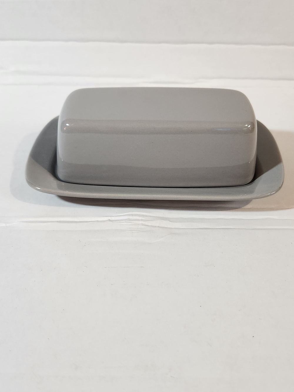 Modern Gray Ceramic Butter Dish - Sleek Tabletop Accent